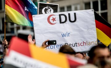 Protest na wiecu wyborczym Angeli Merkel