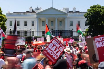 Protest pod Białym Domem przeciwko polityce administracji Joe Bidena wobec wojny w Strefie Gazy