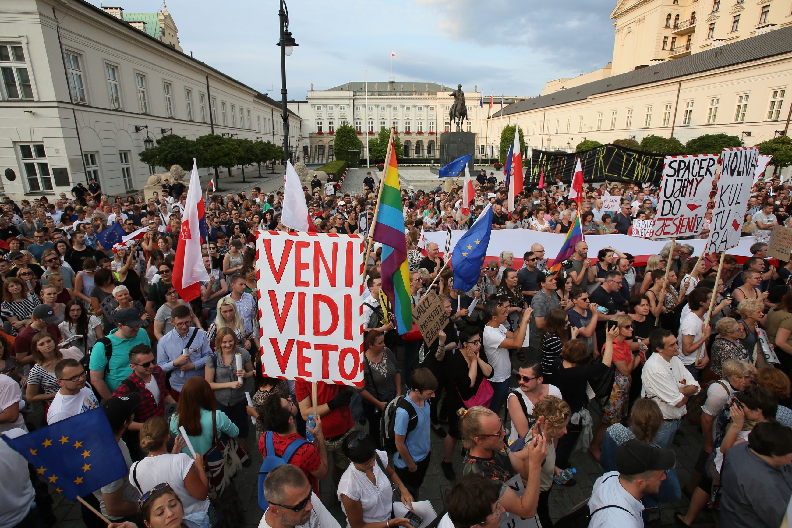 Protest pod Pałacem Prezydenckim