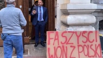 Protest pod włoską ambasadą