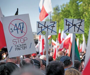 Protest przeciw amerykańskiej ustawie 447 w maju w Warszawie