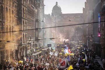 Protest przeciwko covidowej polityce rządu "Razem dla Holandii". Amsterdam 05.09.2021 r.