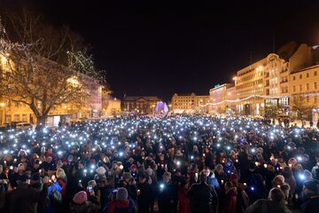 Protest przeciwko przemocy zorganizowany na Placu Wolności w Poznaniu
