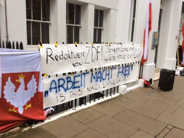 Protest przed siedzibą ZDF w Londynie