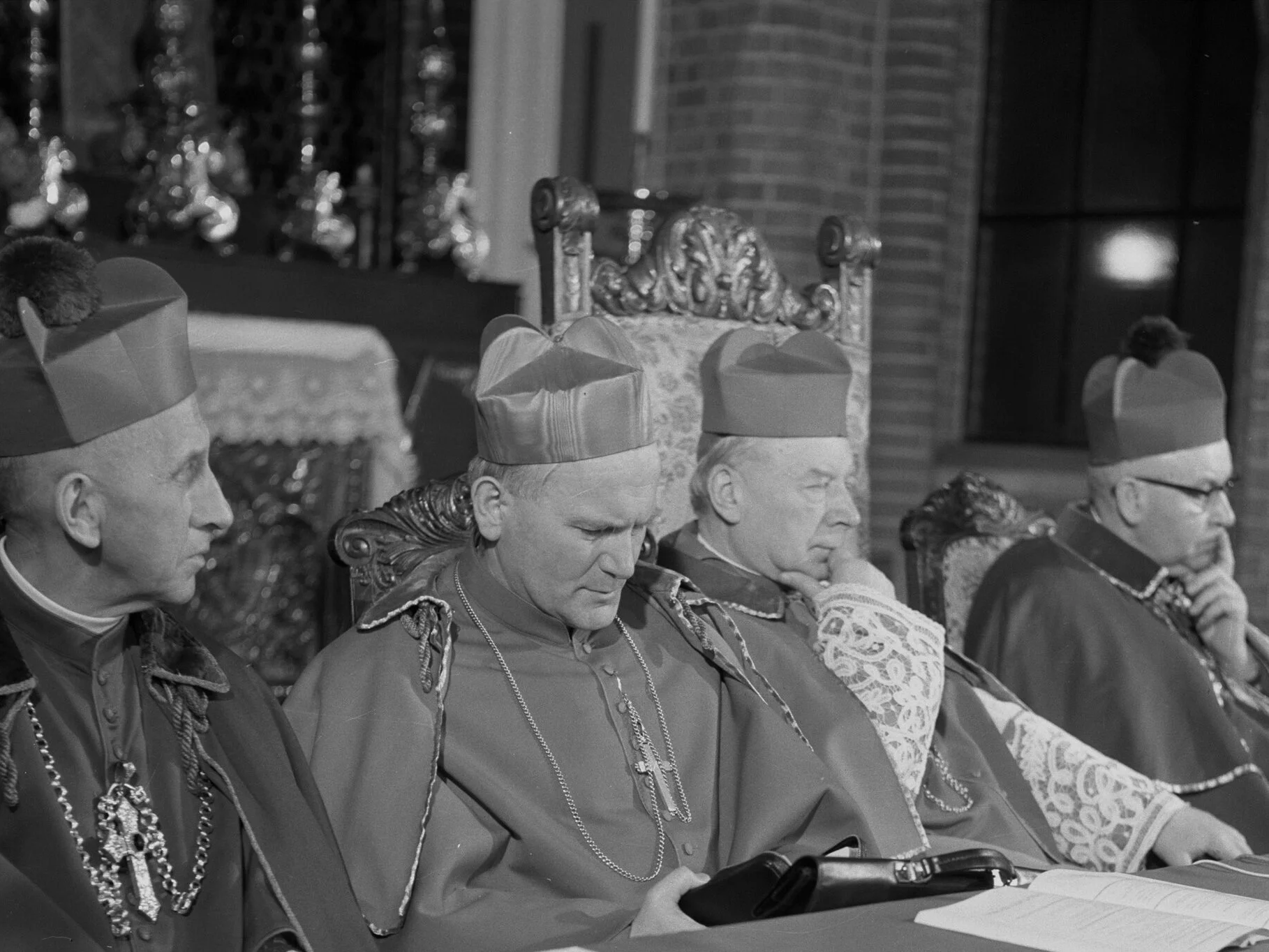 Wrocław, rok 1970. Od lewej: arcybiskup poznański Antoni Baraniak, arcybiskup krakowski kardynał Karol Wojtyła, prymas Polski kardynał Stefan Wyszyński, administrator archidiecezji wrocławskiej arcybiskup Bolesław Kominek