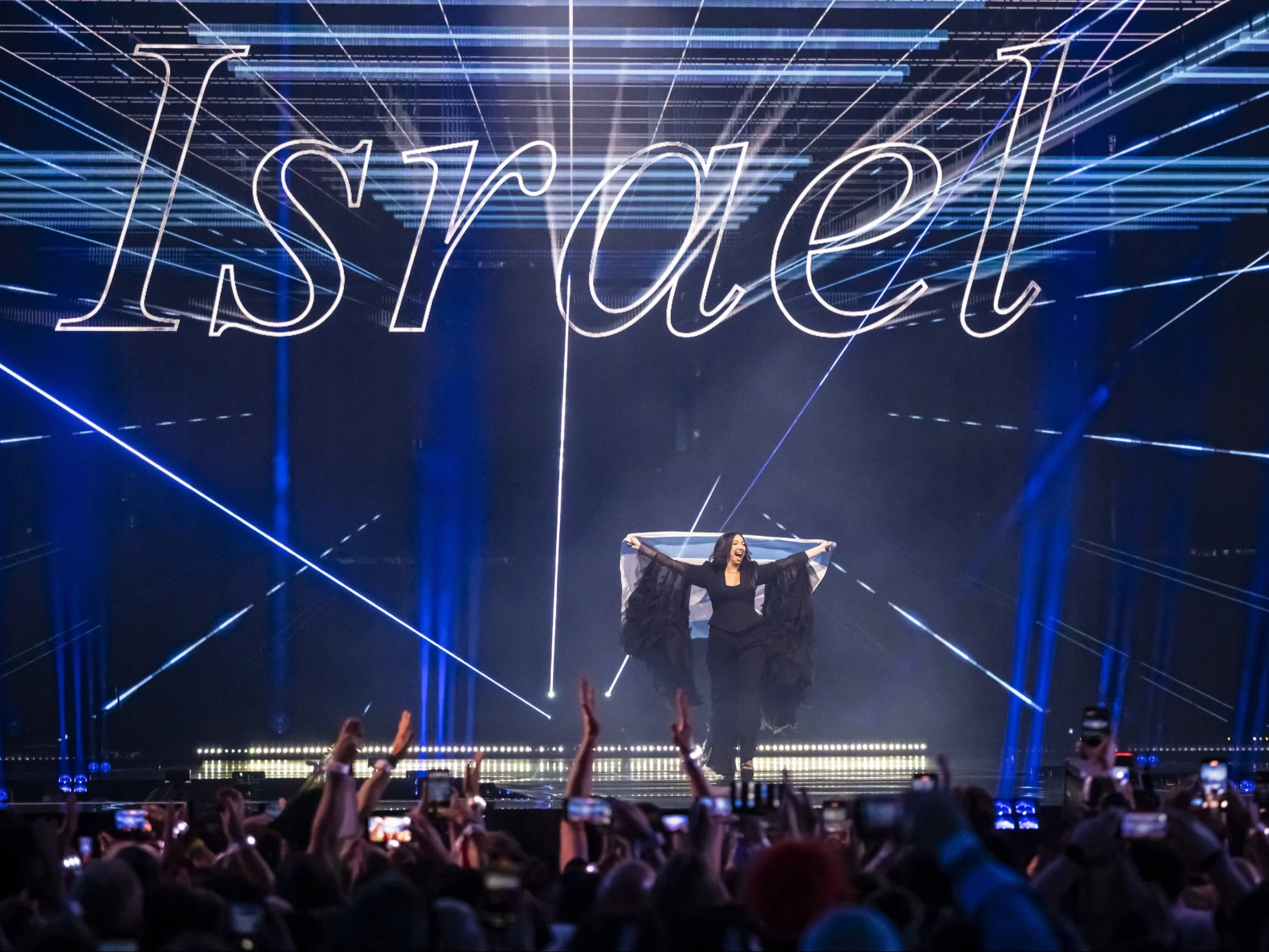 Yuval Raphael w utwórze "New Day Will Rise" na Eurowizji 2025