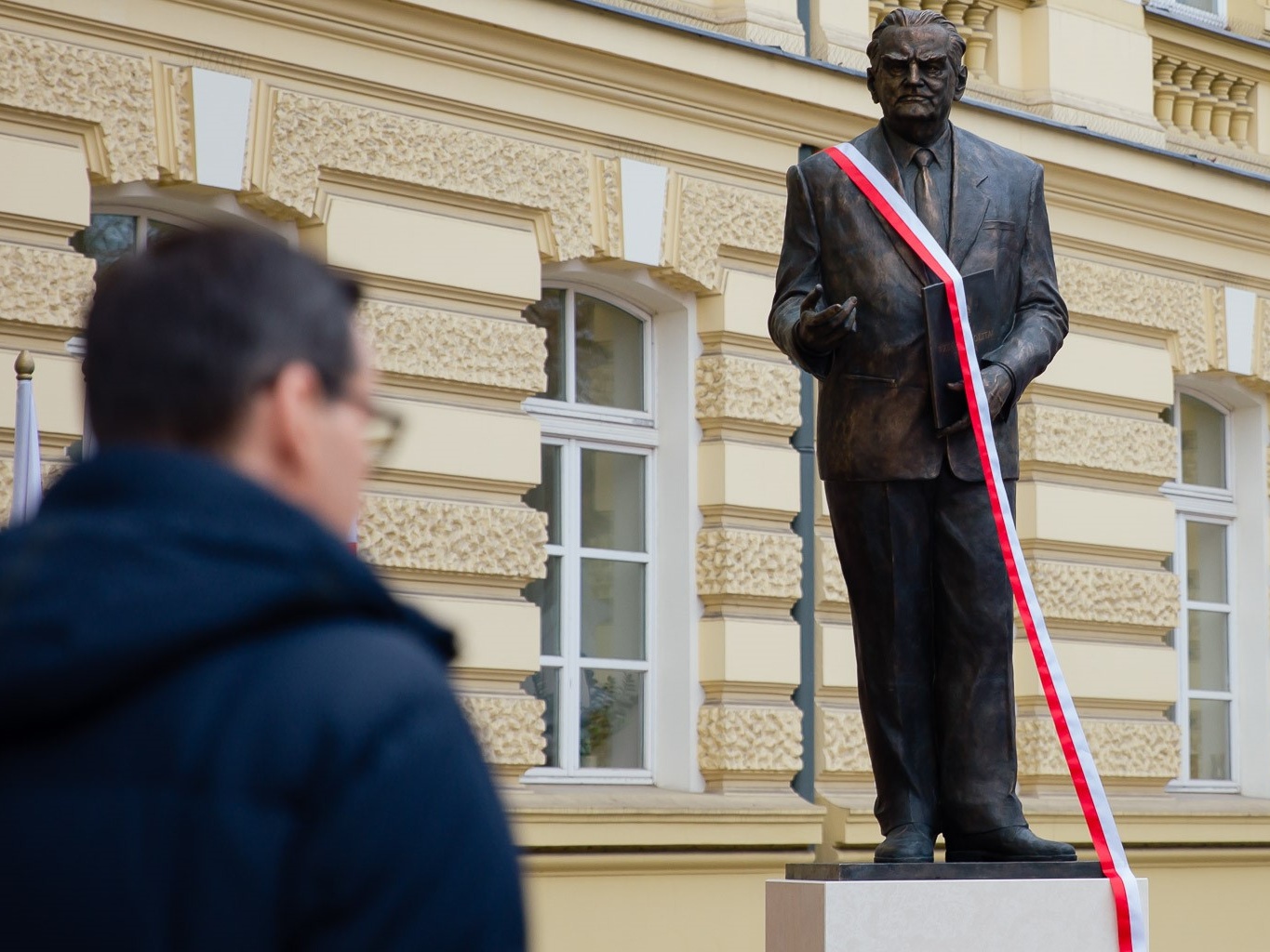 KPRM. Odsłonięcie pomnika Jana Olszewskiego