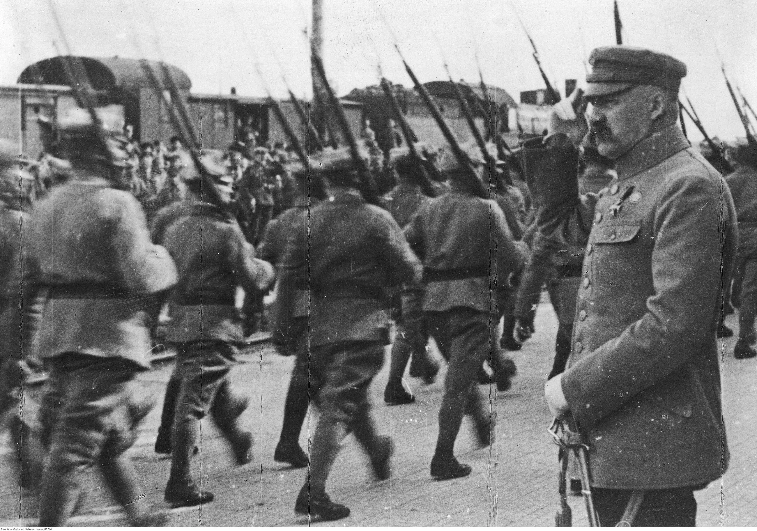 Józef Piłsudski podczas defilady wojska