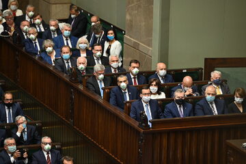 Przedstawiciele rządu w Sejmie. W pierwszym rzędzie Mateusz Morawiecki