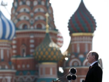 Przemówienie prezydenta Rosji Władimira Putina, w tle Kreml