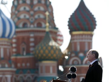 Przemówienie prezydenta Rosji Władimira Putina. W tle Kreml
