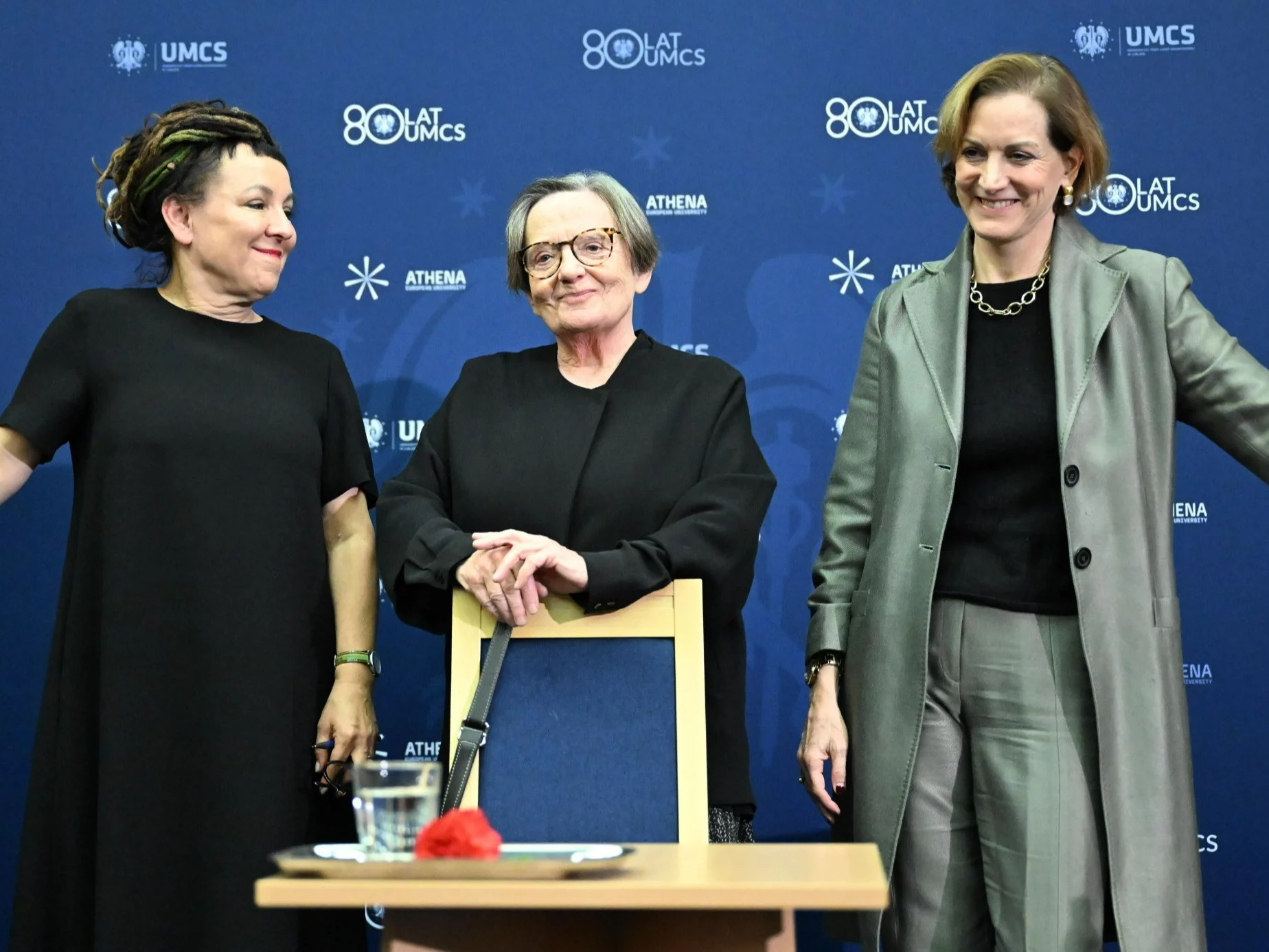 Uhonorowane tytułem doktora honoris causa UMCS: pisarka Olga Tokarczuk (L), reżyserka Agnieszka Holland (C) i pisarka i dziennikarka Anne Applebaum