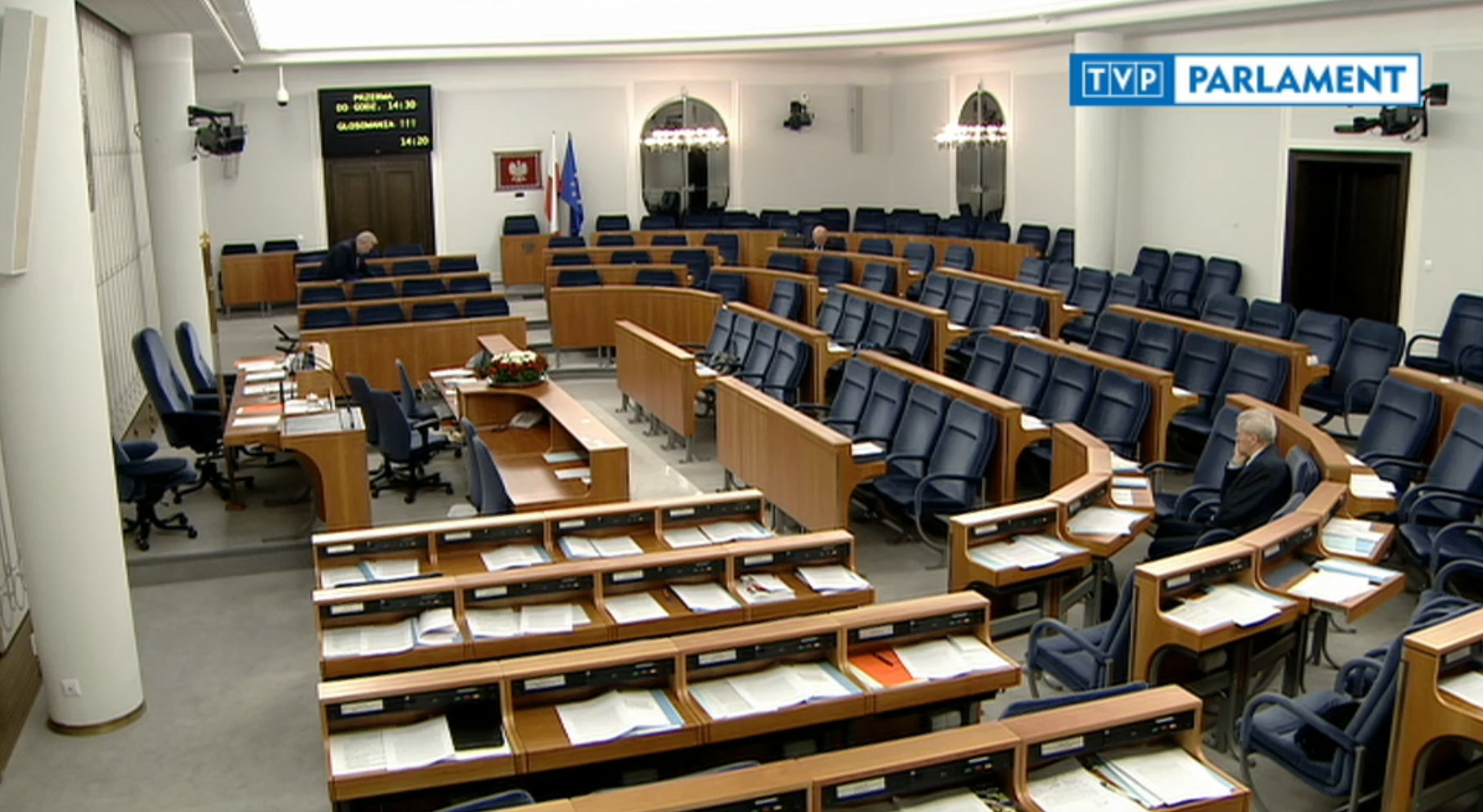 Senator Stanisław Kogut na sali Senatu czeka na decyzję ws. zatrzymania i aresztu