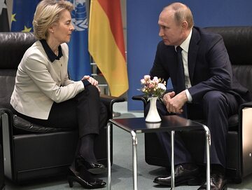 Przewodnicząca KE Ursula von der Leyen i prezydent Rosji Władimir Putin