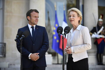 Przewodniczącą Komisji Europejskiej Ursula von der Leyen i prezydent Francji Emmanuel Macron