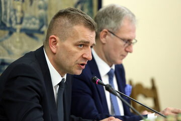 Przewodniczący komisji Bartosz Arłukowicz i jego zastępca, poseł Tomasz Latos