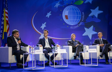 Przewodniczący KRRiT Witold Kołodziejski podczas panelu "Nowe technologie - nowe wyzwania"