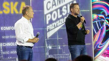 Przewodniczący Platformy Obywatelskiej Donald Tusk oraz prezydent Warszawy Rafał Trzaskowski
