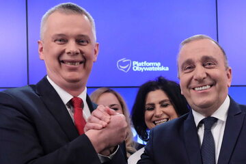 Przewodniczący Platformy Obywatelskiej Grzegorz Schetyna (L) oraz poseł KO-PO Tomasz Siemoniak (P).