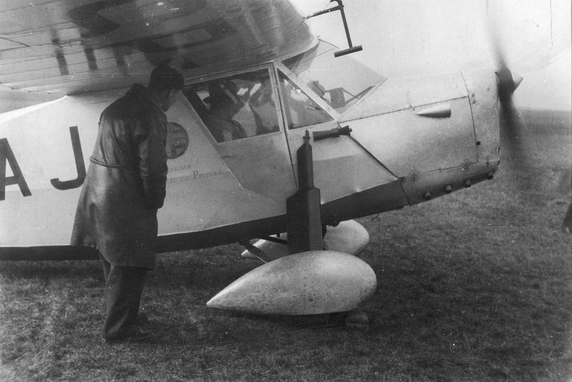 Kpt. Stanisław Skarżyński w samolocie RWD-5 bis podczas startu, maj 1933