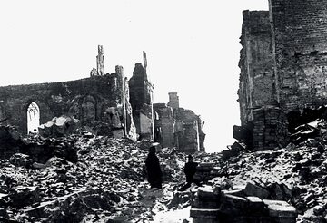 Przez wojnę w Warszawie całkowitemu zniszczeniu uległo 44 proc. budynków