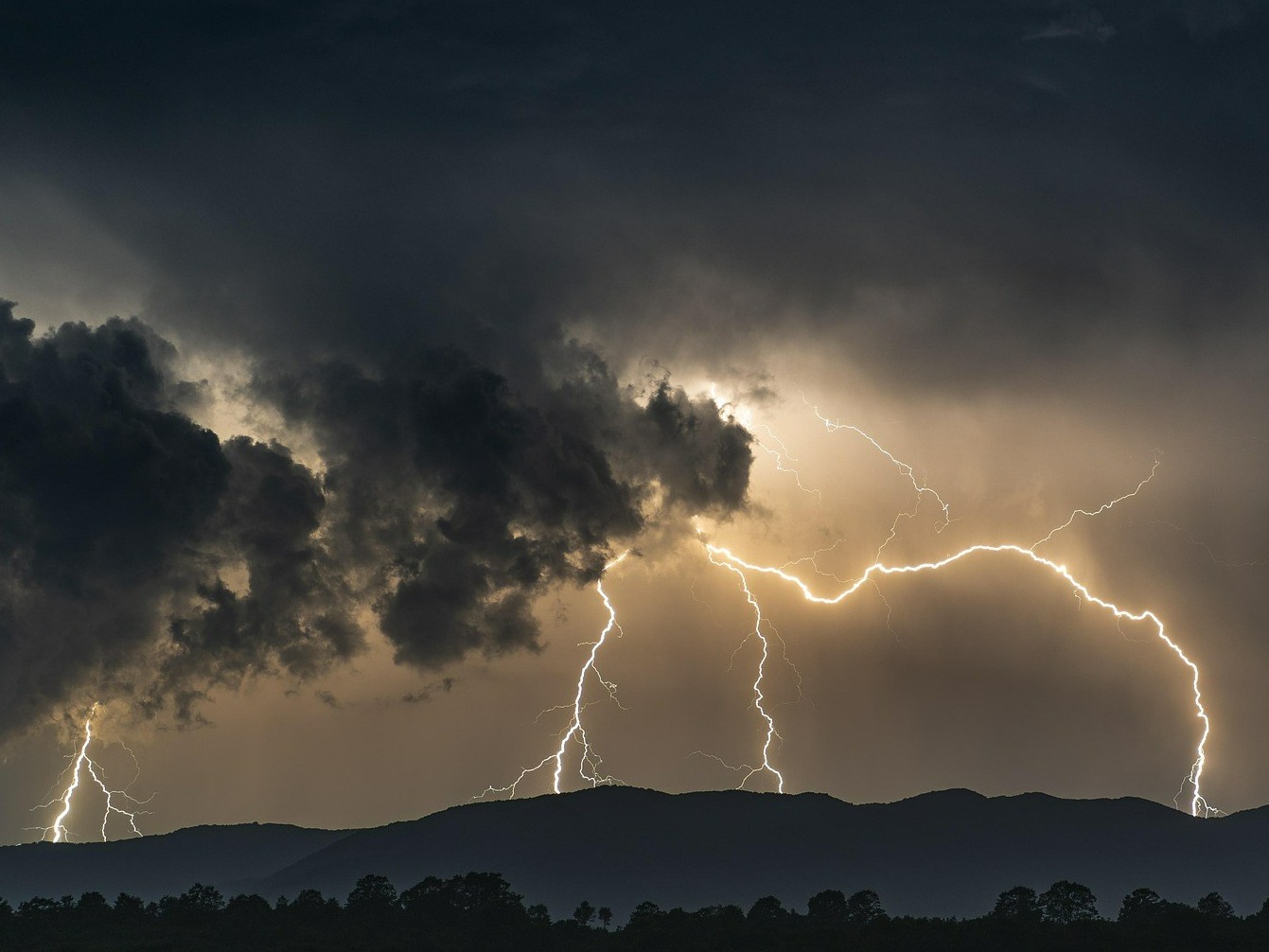 "Przygotuj się". Pilny alert RCB dla całego kraju