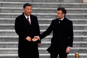 Przywódca Chin Xi Jinping i prezydent Francji Emmanuel Macron