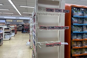 Puste półki w sklepie w Buenos Aires. Inflacja sięgnęła 113 procent