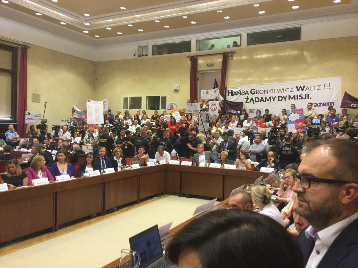 Nadzwyczajna sesja Rady Miasta Warszawy