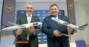 Rafał Milczarski, prezes Polskiej Grupy Lotniczej oraz PLL LOT (z prawej), z Ralfem Teckentrupem, prezesem Condora