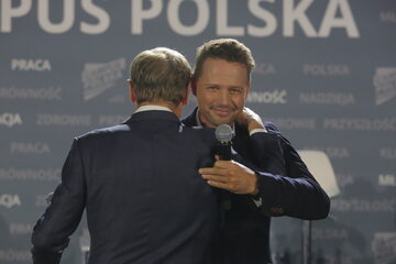 Rafał Trzaskowski i Donald Tusk podczas uroczystego otwarcia „Campus Polska Przyszłości” w Olsztynie