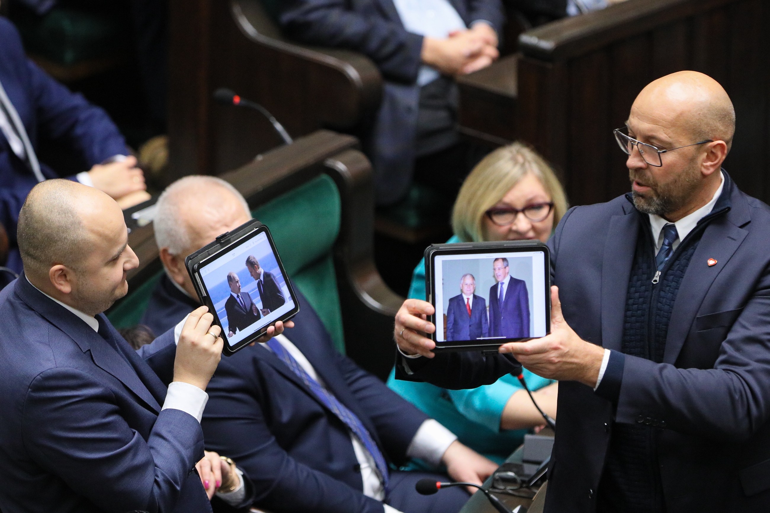 Posłowie Jakub Rutnicki, Dariusz Matecki. Sejm odwołał członków Państwowej Komisji do spraw badania wpływów rosyjskich