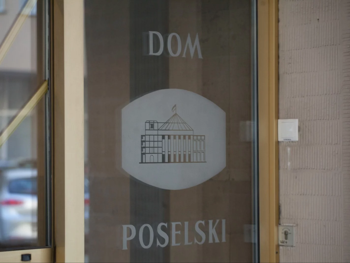 Miliony na remont hotelu sejmowego. Beże i niemieckie wykładziny o strukturze runa