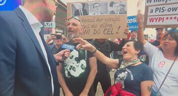 Reporter TVP kontra uczestnicy marszu Tuska