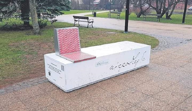 Ławka niepodległości