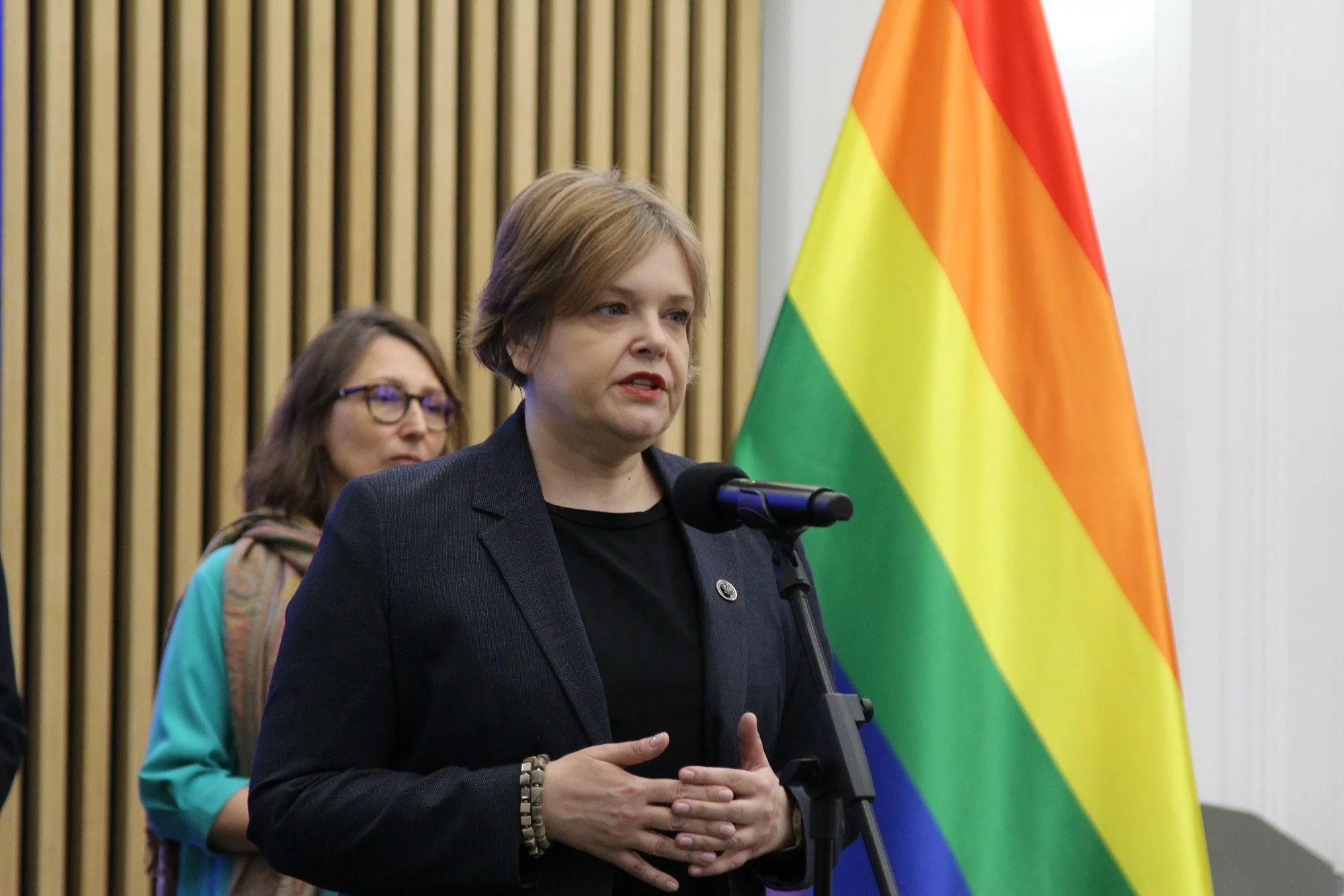 Rewolucja LGBT wkracza na uczelnie. "Rząd już znalazł ukryte w kampanii tęczowe flagi"