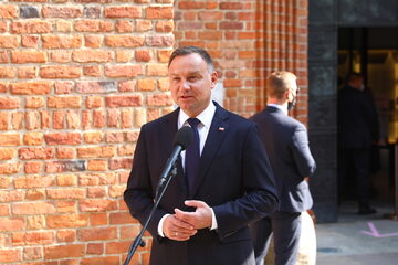 rezydent Andrzej Duda przed Bazyliką archikatedralną św. Jana Chrzciciela w Warszawie