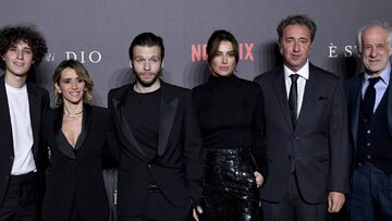 Reżyser Paolo Sorrentino i aktorzy filmu "To była ręka Boga". Filippo Scotti, Teresa Saponangelo, Marlon Joubert i Luisa Ranieri