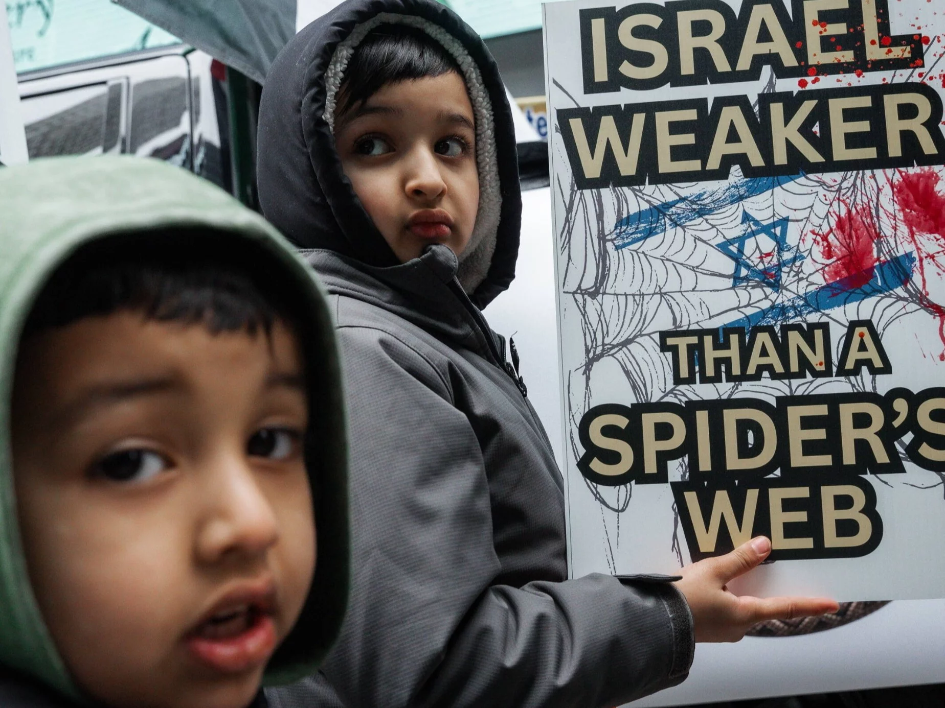 Irańskie dzieci na proteście przeciwko działaniom Izraela