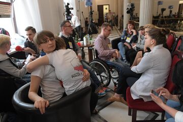 Rodzice osób niepełnosprawnych rozpoczęli protest stacjonarny w Sejmie