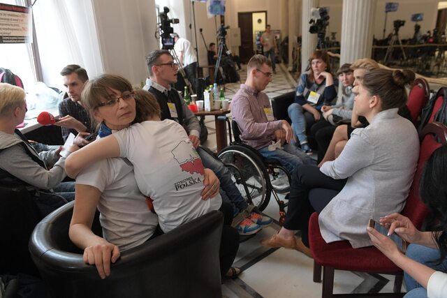 Sejm Trwa Protest Rodziców Osób Niepełnosprawnych 8848