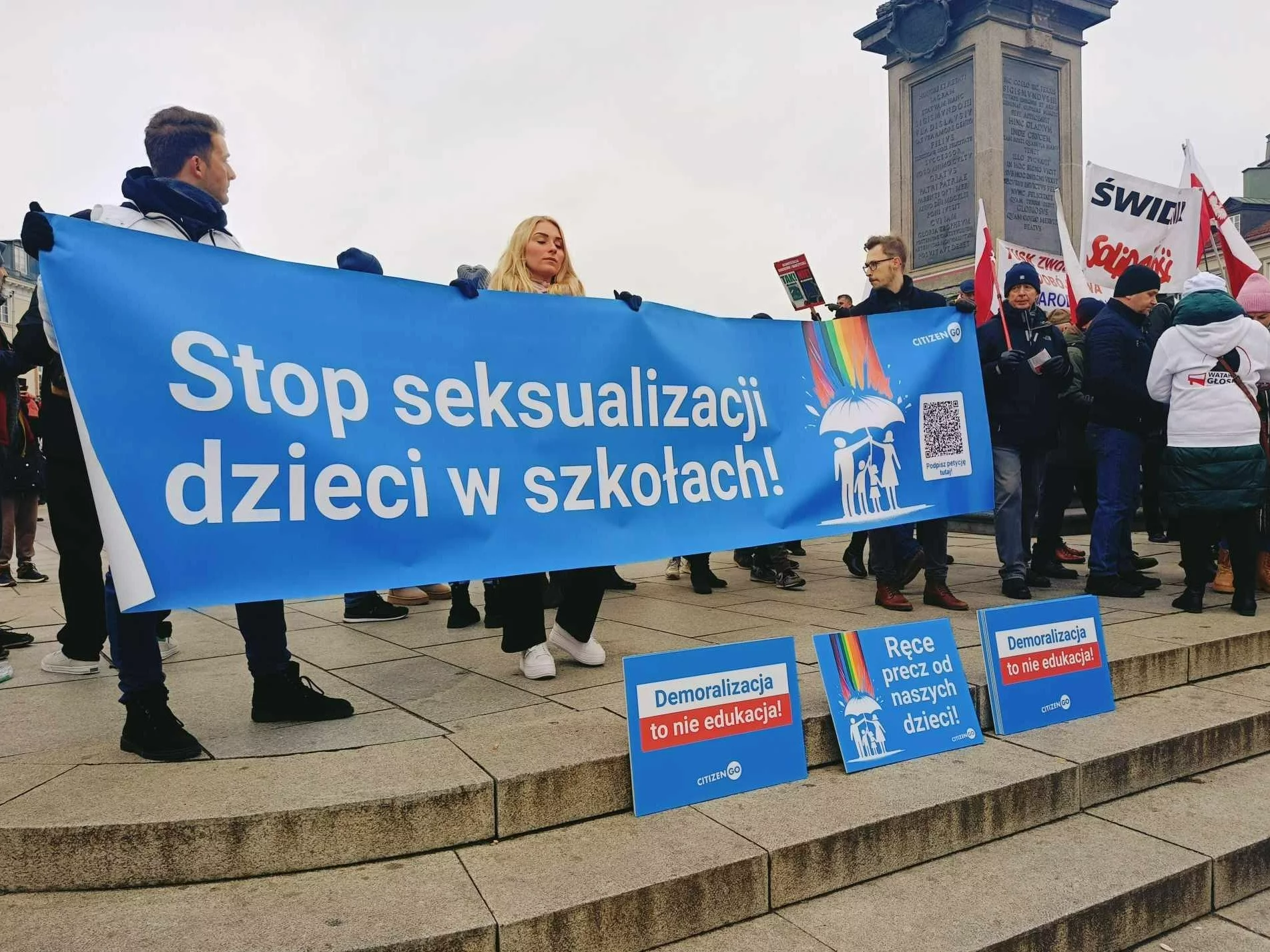 Protest "Tak dla edukacji, nie dla deprawacji" w Warszawie