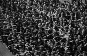 Rok 1936. August Landmesser nie zasalutował Hitlerowi