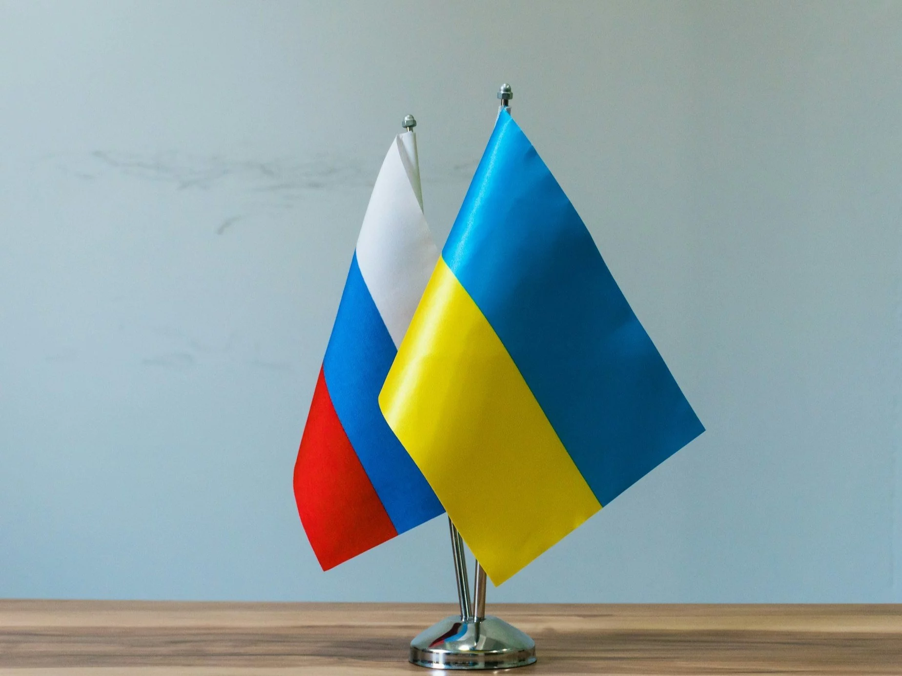 Flagi Rosji i Ukrainy