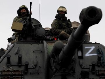 Rosyjscy żołnierze podczas inwazji na Ukrainę, której symbolem stała się używana przez okupantów litera "Z"