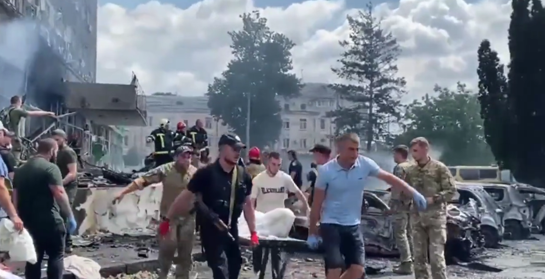 W mediach społecznościowych pojawiają się zdjęcia i nagrania z ostrzelanej Winnicy.