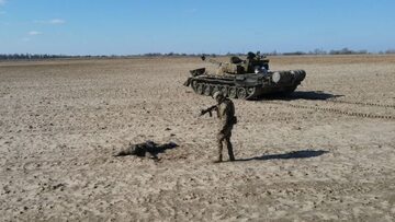 Rosyjski żołnierz poddał się wojskom Ukrainy.