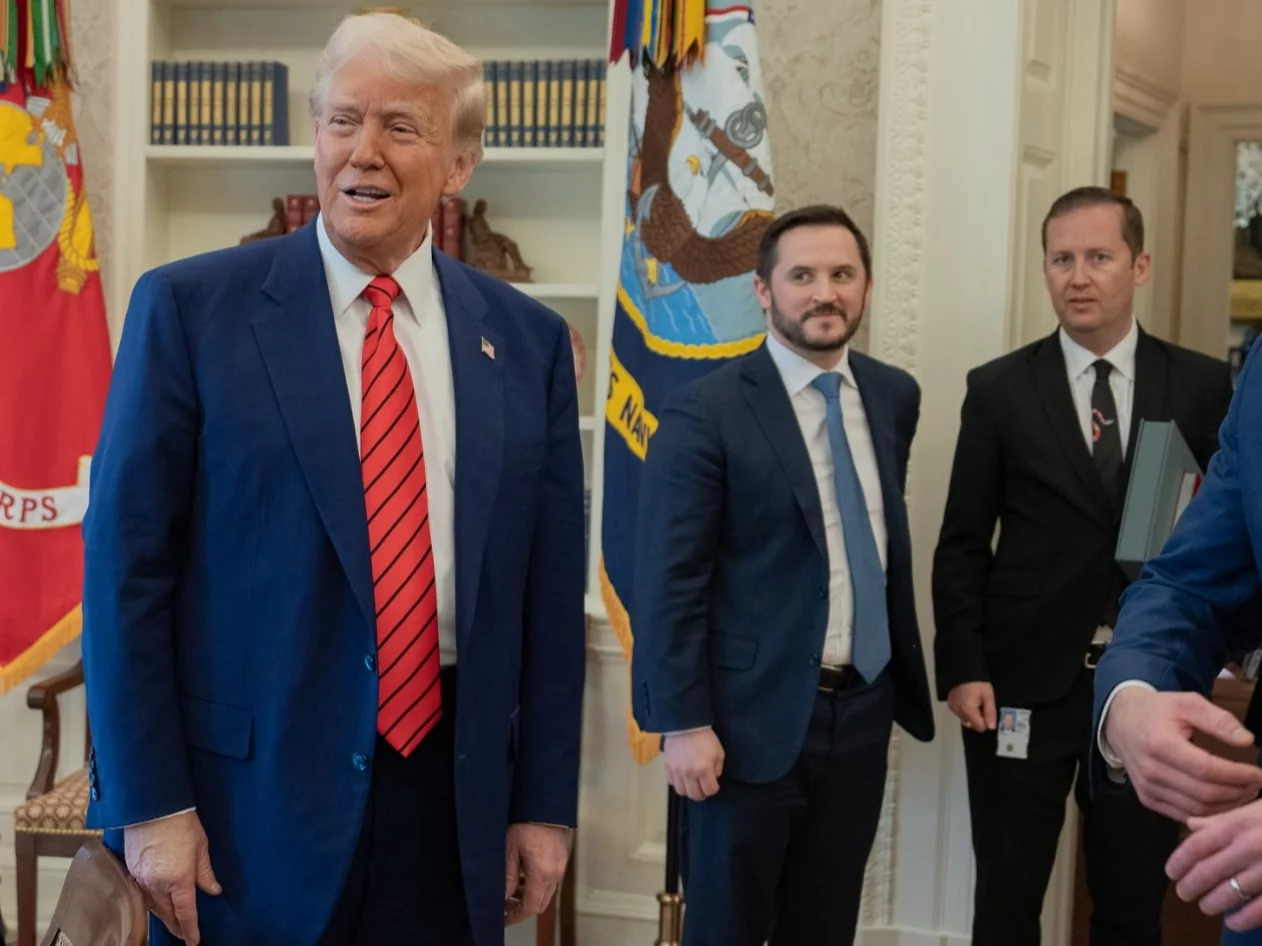 Taylor Budowich (pierwszy z prawej od Donalda Trumpa), zastępca szefa personelu Białego Domu