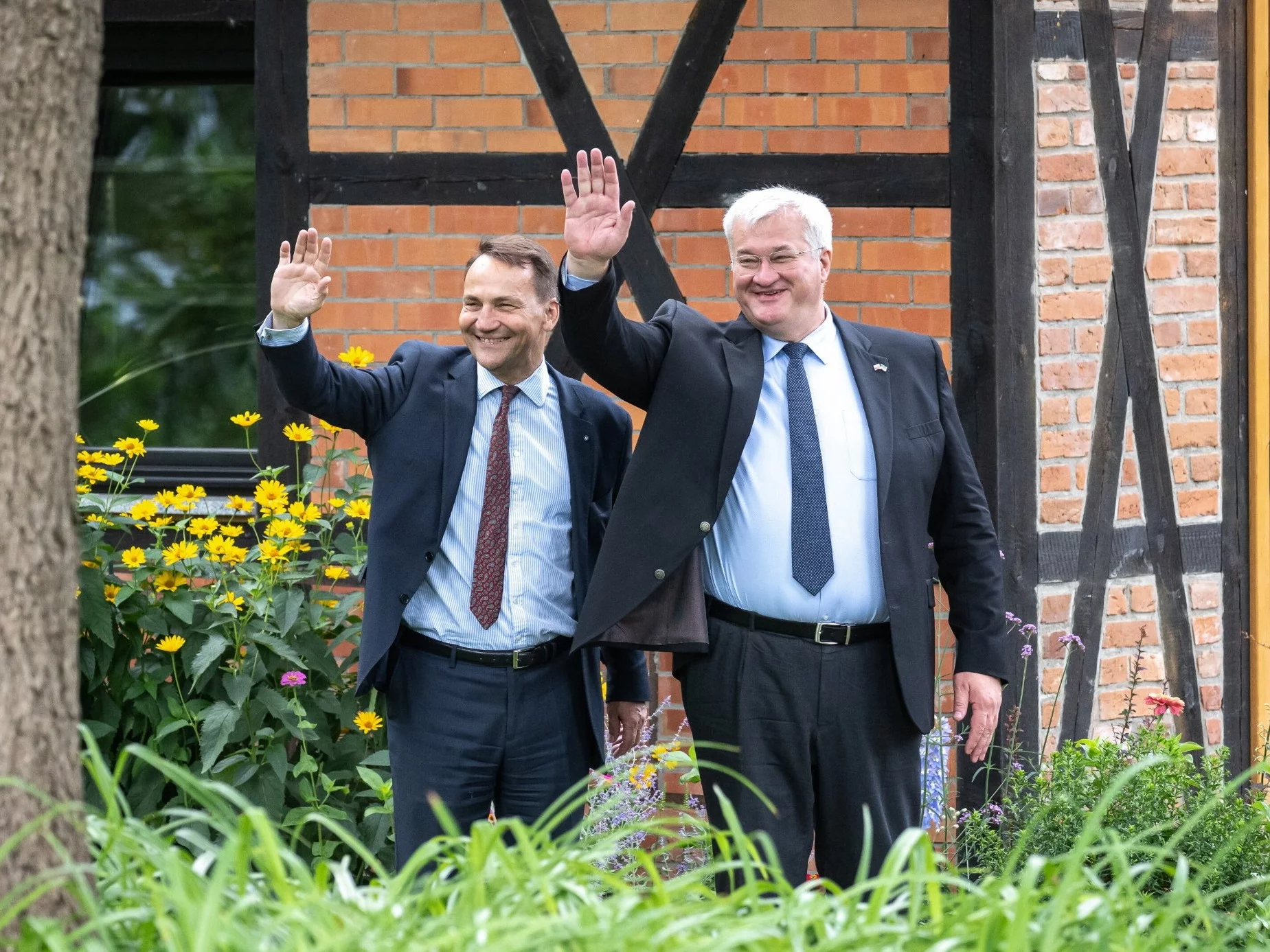 Radosław Sikorski i Andrij Sybiha podczas spotkania w Chobielinie