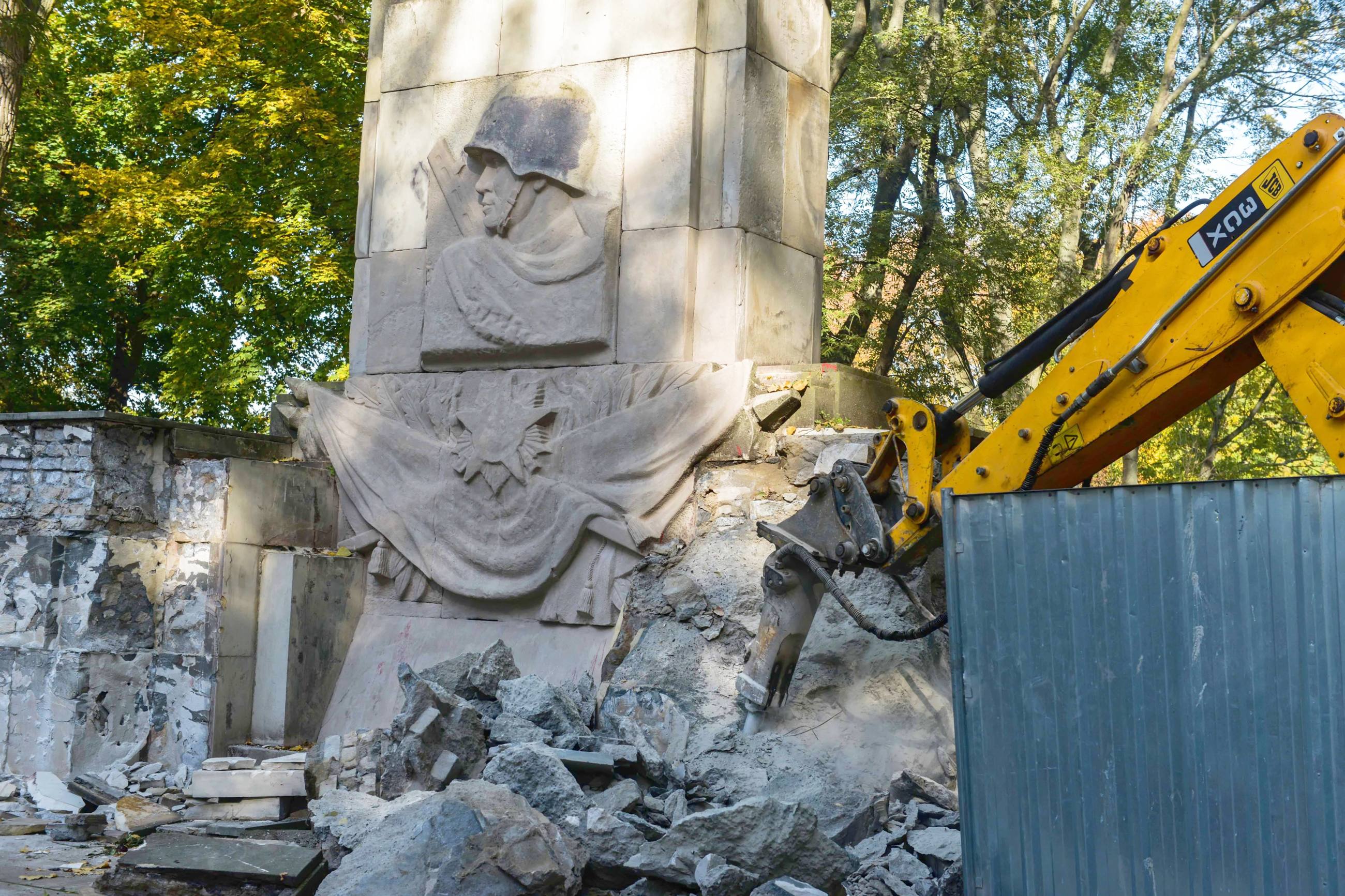 Demontaż pomnika Wdzięczności Żołnierzom Armii Radzieckiej